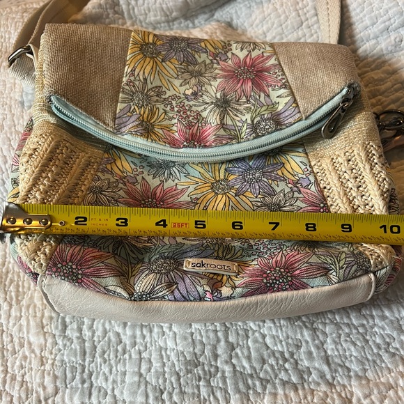Floral and canvas fold over crossbody, gently used Sakroots - Picture 6 of 16